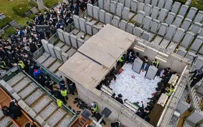 Regardez ! Affluence record au Ohel : Une file discontinue pour gérer les centaines de milliers de pèlerins