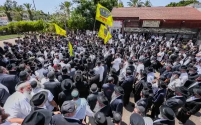 Des milliers de personnes à la Levaya  à Kfar Habad du musicien hassidique Avi Piamenta