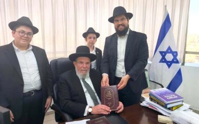 Netanya : Les élèves de la Yechiva Loubavitch de Netanya publient un livre exceptionnel de commentaires sur le Tanya