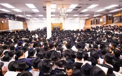 Des milliers de Hassidim se rassemblent au 770 pour les Seli&rsquo;hot