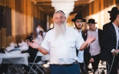 Tichri 5786 chez le Rabbi : La Souccah Géante de Reb Moché Rubashkin ouvre ses portes pour les Invités de Tichri