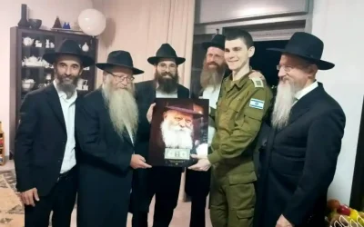 Après avoir reçu un dollar du Rabbi, un otage a fait une découverte surprenante