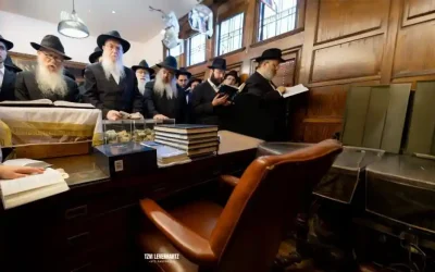 La prière de Min&rsquo;ha la veille de Yom Kippour 5786 dans le bureau du Rabbi