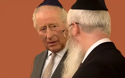 Manchester : Le roi Charles III rend visite à l&rsquo;émissaire Habad qui a repoussé le terroriste à Yom Kippour