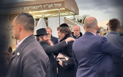 Le président argentin Javier Milei s&rsquo;est rendu au Ohel du Rabbi pour remercier D.ieu de la victoire de son parti