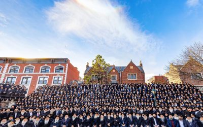 VIDEO. Kinous Hachlouhim 5786 : La photo de groupe devant le 770