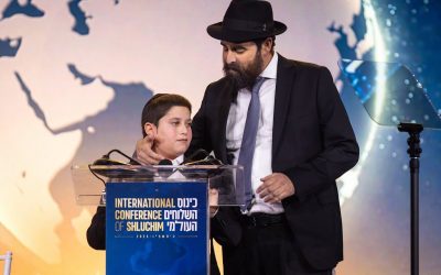 Zalmi Feldman : le discours bouleversant d&rsquo;un jeune soldat du Rabbi au Kinous Hachlouhim