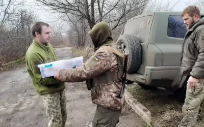 Habad en Ukraine :  La « Patrouille de &lsquo;Hanouka » rend visite aux soldats juifs sur le front