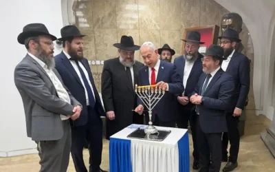 Netanyahou allume la 8e bougie avec les Chlou&rsquo;him Habad : «Nous partageons votre douleur et voyons votre grandeur»