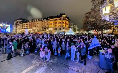 Habad Francfort : 2 000 personnes bravent les tensions sécuritaires pour un allumage de Hanouka historique
