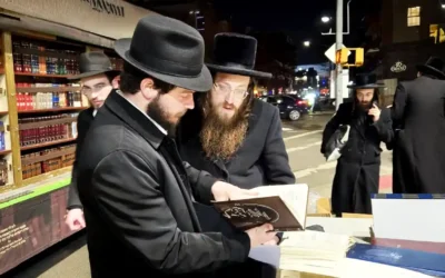 Une bibliothèque mobile de Hassidout qui fait sensation dans les rues de New York