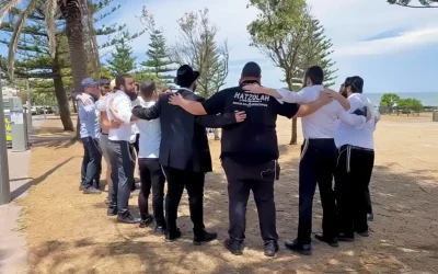 Trois semaines après le massacre : un héros de Hatzalah revient à Bondi Beach pour remercier D.ieu
