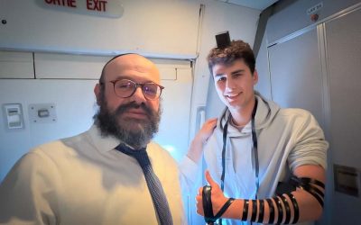 Un « Bar-Mitsva » à 10 000 mètres d&rsquo;altitude : la rencontre improbable de l&rsquo;émissaire du Rabbi en Seine et Marne