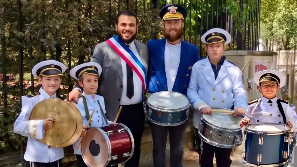 Beth Habad d&rsquo;Aubervilliers : Les soldats de Tsivot Hachem défilent  lors de la cérémonie officielle du 8 mai