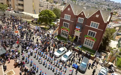 Lag BaOmer à Ramat Shlomo : des centaines d&rsquo;enfants défilent jusqu&rsquo;au 770 de Jérusalem