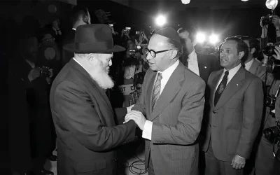 Avant de rencontrer le président Carter, Menahem Begin rend visite au Rabbi