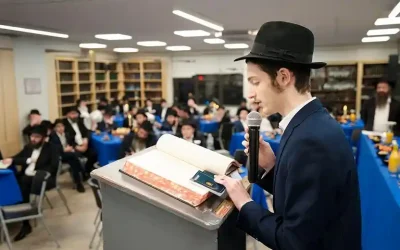 Crown Heights : un élève de la Yéchiva Loubavitch « Ohalei Torah » a conclu l&rsquo;ensemble du Talmud
