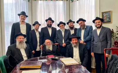 Des Avrekhim du Kollel Torat Menachem reçoivent leur ordination rabbinique après un examen brillant à Londres
