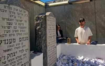 Le rêve du captif accompli : Elkanah Bohbot prie au Ohel du Rabbi et au 770, 738 jours après les tunnels de Gaza