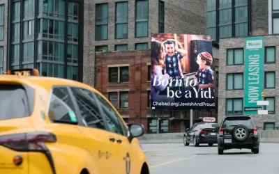 «Born to be a Yid», né pour être juif : Habad illumine New York avec des panneaux géants