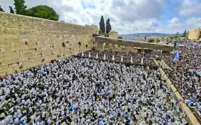 Quatre-vingt mille fidèles au Kotel pour la première Birkat Cohanim de Souccot