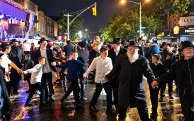 Crown Heights s’embrase : les danses de Sim&rsquo;hat Beth Hachoéva ont commencé