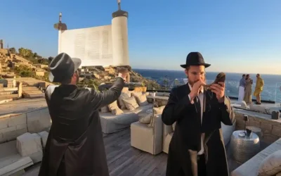 La vie juive grecque en plein essor : le Beth Habad de Mykonos inaugure son second Sefer Torah