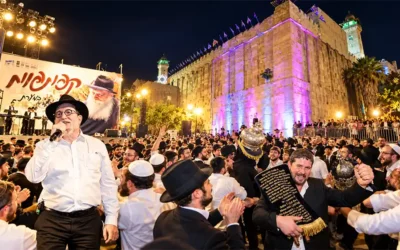 Cinquante ans d&rsquo;enseignement du Rabbi : Hébron vibre de danse et de joie