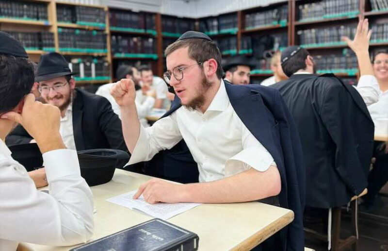 De Paris au monde entier : des Ba'hourim de 7 Yéchivot étudient une Si'ha du Rabbi à la mémoire du Rav Chmouel Azimov