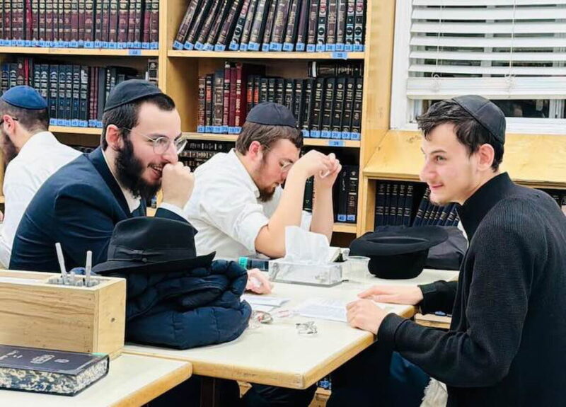De Paris au monde entier : des Ba'hourim de 7 Yéchivot étudient une Si'ha du Rabbi à la mémoire du Rav Chmouel Azimov
