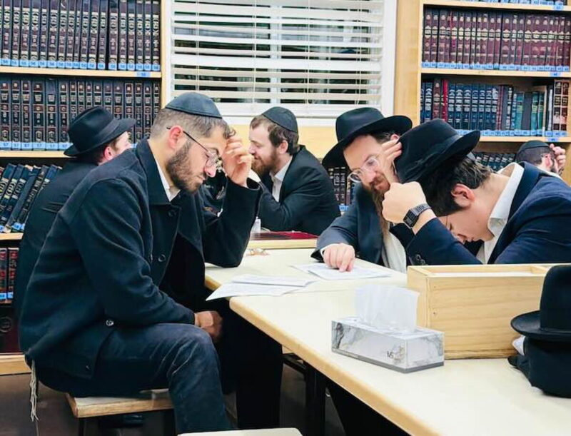 De Paris au monde entier : des Ba'hourim de 7 Yéchivot étudient une Si'ha du Rabbi à la mémoire du Rav Chmouel Azimov