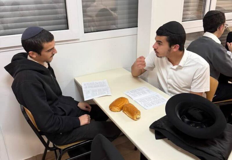 De Paris au monde entier : des Ba'hourim de 7 Yéchivot étudient une Si'ha du Rabbi à la mémoire du Rav Chmouel Azimov