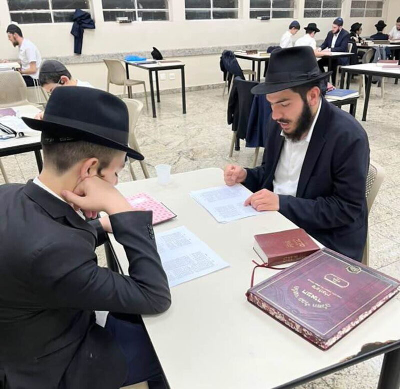 De Paris au monde entier : des Ba'hourim de 7 Yéchivot étudient une Si'ha du Rabbi à la mémoire du Rav Chmouel Azimov