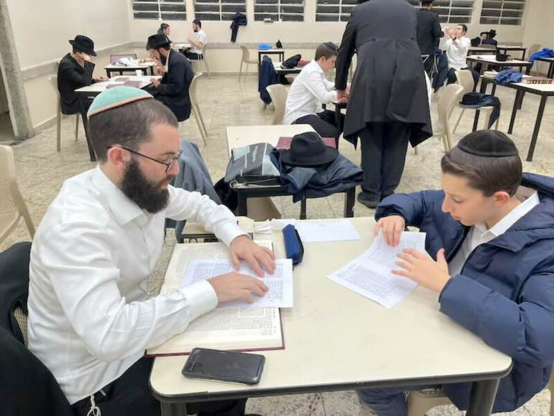 De Paris au monde entier : des Ba'hourim de 7 Yéchivot étudient une Si'ha du Rabbi à la mémoire du Rav Chmouel Azimov