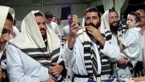 ENQUÊTE : 70% des israéliens jeûneront le jour de Yom Kippour