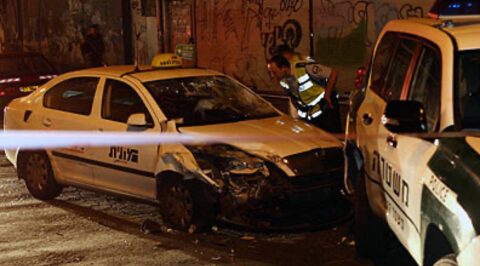 Un palestinien vole un taxi, écrase 2 policiers et poignarde 5 personnes