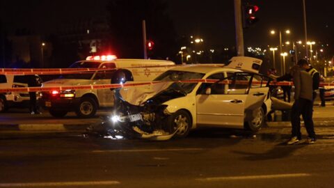 JERUSALEM : Un palestinien écrase 2 personnes dans une station d'autobus tuant un jeune homme et blessant une jeune fille