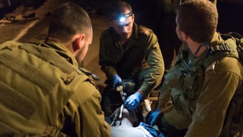 Tsahal publie des photos de sauvetage d'un rebelle syrien