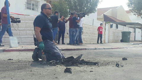 Explosion d'une roquette à Sdérot, frappes dans le nord de Gaza en représailles