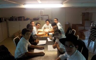 Seder pour les Ba'hourim au Beth Loubavitch
