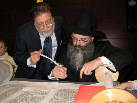 CORONAVIRUS : Le Rav Dubi Hennig, Chalia'h du Rabbi à Chengdu, quitte la Chine avec sa famille