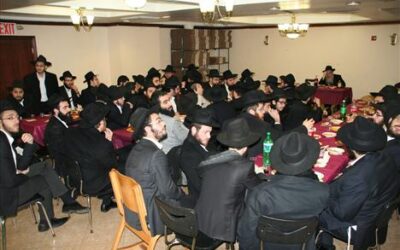Chiour A'hdout des Ba'hourim français à l'occasion des Chlochim de Mme Bassie ע"ה Azimov, en présence du Rav Avraham Chemtov
