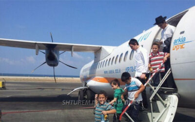 Les élèves du Heder de Kfar Habad font le tour d'Israël en avion