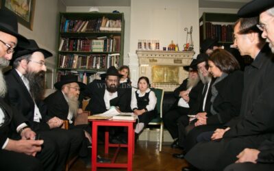 Le maire de Paris et le maire du 19ème arrondissement rendenet visite à la famille du Rav Chmouel Azimov a"h