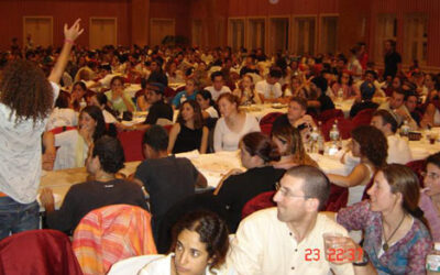 Préparatifs du Seder de Pessah pour dix mille personnes au Népal