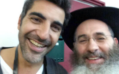 Photo du jour : L'acteur Ary Abittan met les Tefilines
