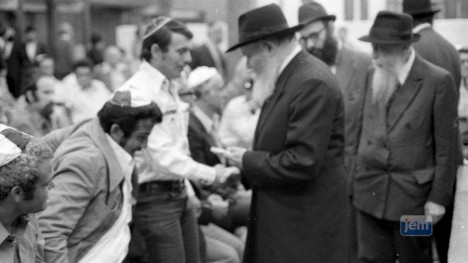PHOTOS INÉDITES : Le Rabbi reçoit la délégation israélienne aux Jeux "paralympiques" de Montréal, en 1976